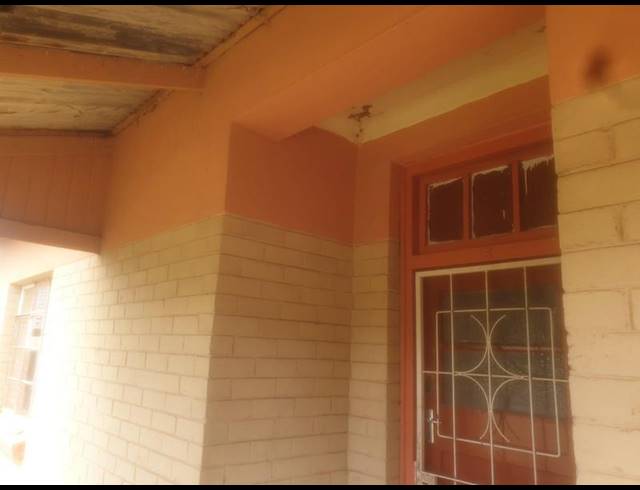 2 BEDROOM HOUSE FOR SALE IN SOUTH HILLS